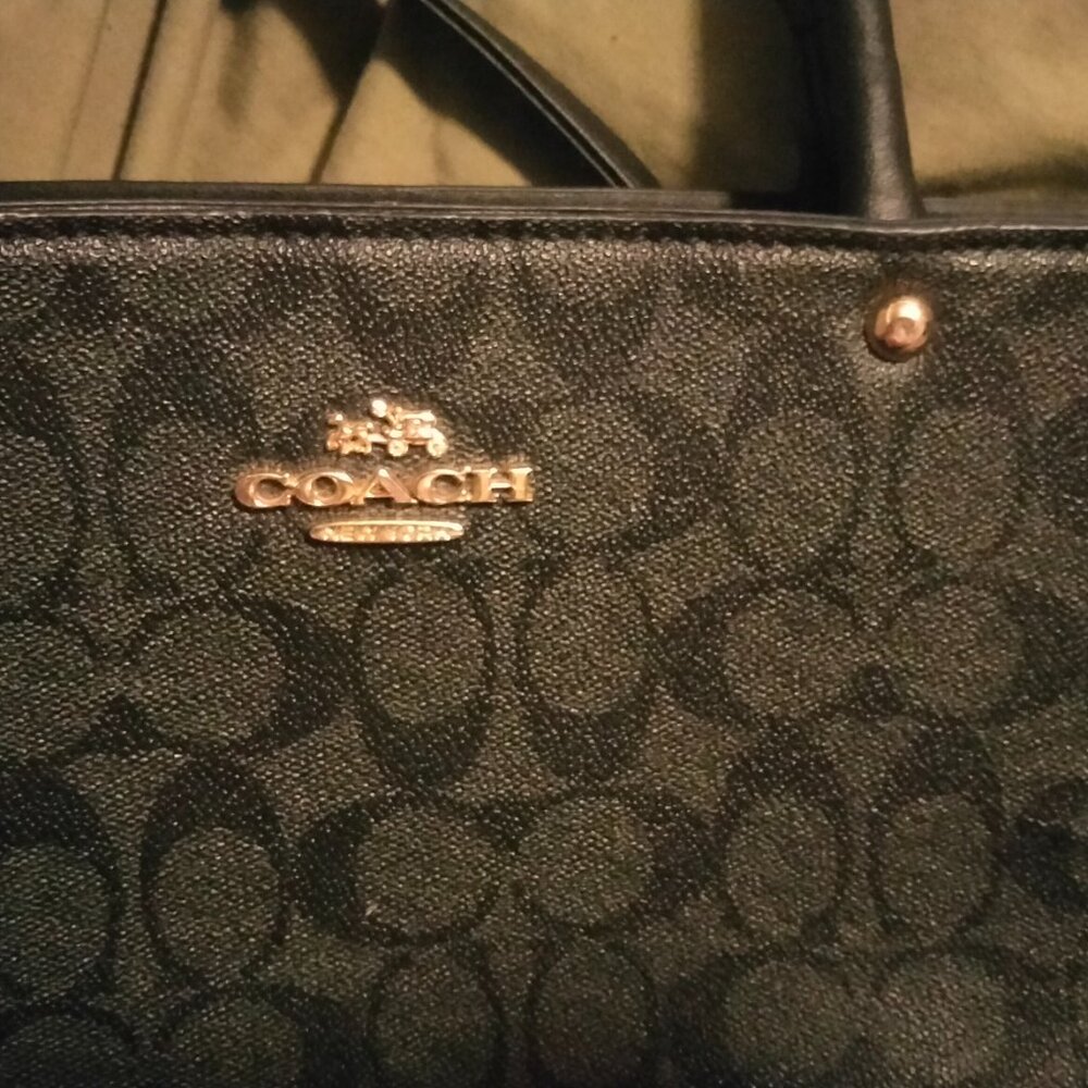 Barely used coach bag and coin purse - Picture 4 of 6